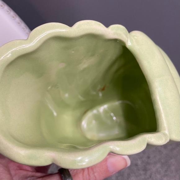 Elegant Green Shell Vase - Picture 9 of 16